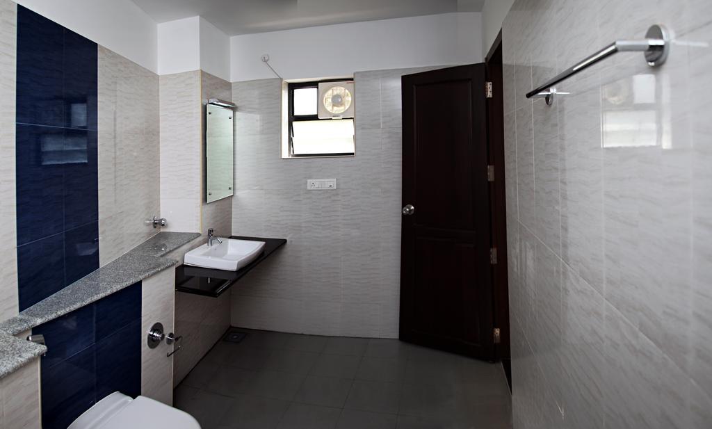 Century Grand Hotel Mananthavady Phòng bức ảnh