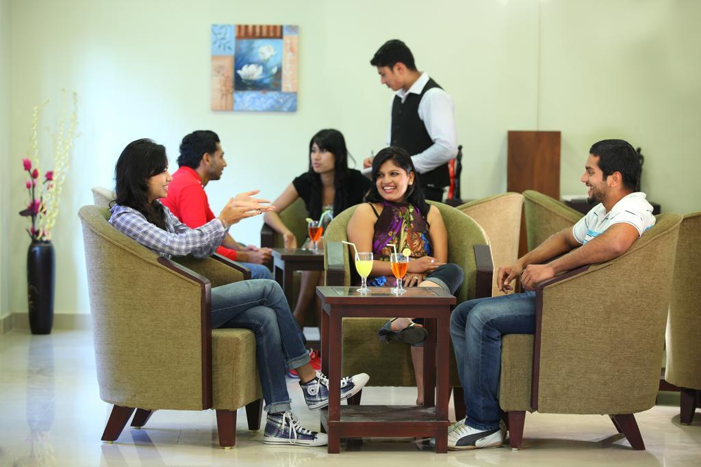 Century Grand Hotel Mananthavady Ngoại thất bức ảnh