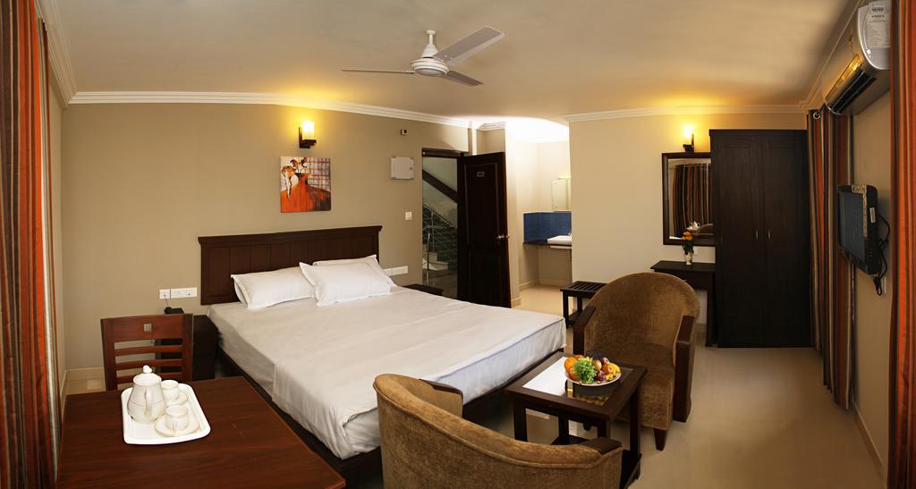 Century Grand Hotel Mananthavady Phòng bức ảnh