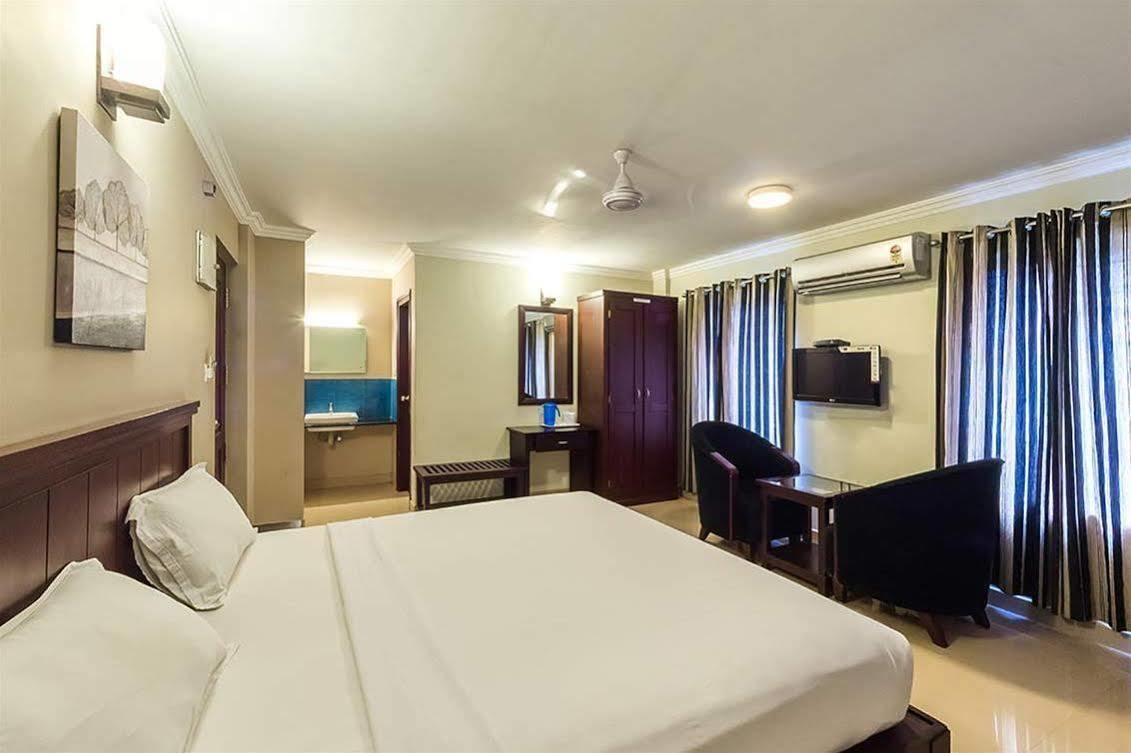 Century Grand Hotel Mananthavady Ngoại thất bức ảnh